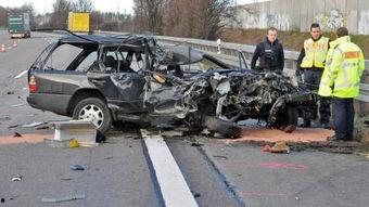 国产高速车祸视频,国产高速车祸现场惊心动魄瞬间回顾