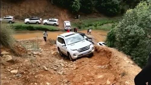 国产车上坡翻车视频,国产车上坡翻车，揭秘事故背后的安全隐患