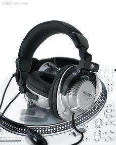 国产耳机广告视频,音质盛宴，时尚潮流新选择